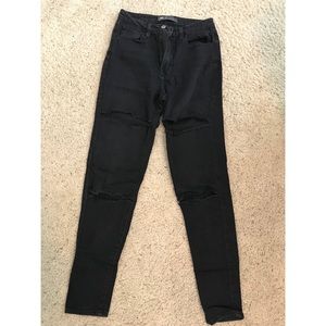 Levi’s Distressed High-Waisted Skinny Jeans